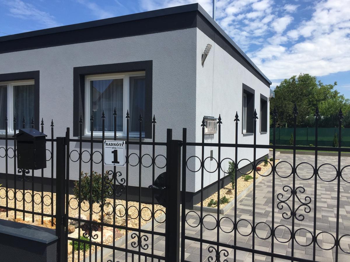 Hajdúszoboszló Garden Lux Apartman מראה חיצוני תמונה